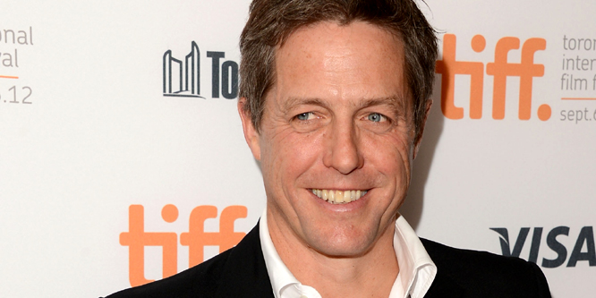 Hugh Grant érett nőre cseréli a fruskákat