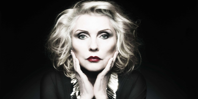 Kis híján sorozatgyilkos áldozata lett a Blondie énekesnője, Debbie Harry