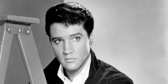 Elvis Presley unokája kék hajjal sokkol