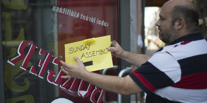 Az isten sem menti meg Budapestet a vallástalan mozgalomtól