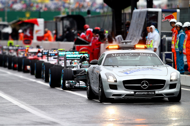 látva én is azt gondoltam, hogy a versenyigazgató, charlie