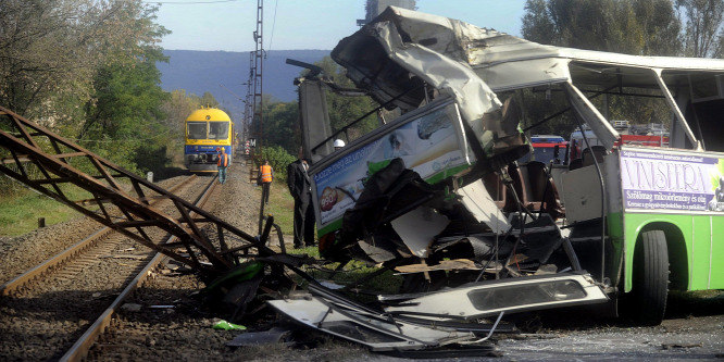 Életét vesztette a tatabányai buszbaleset egyik sérültje