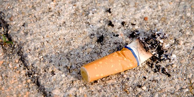 A cigarettacsikkek károsabbak a Föld számára, mint a műanyag