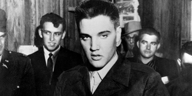 Elvis Presley él! És taxival közlekedik - Videó!