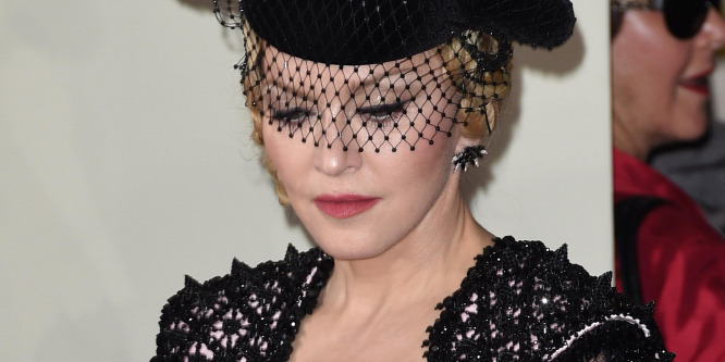 Madonna lánya kiakadt anyja túl szexi dalszövegein