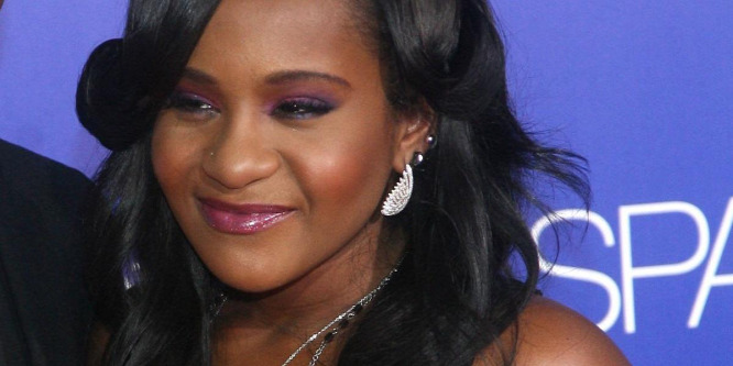 Romlott az állapota: továbbra is kómában tartják Bobbi Kristina Brownt