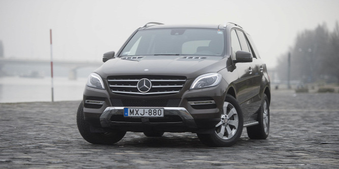 Ebben nem szitkozódna a pocsék utak miatt - Mercedes ML350-teszt