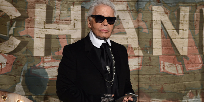 Így tette Lagerfeld pénztermelő gépezetté a Chanel divatházat