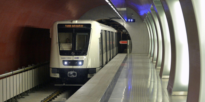 Senki nem vezeti a 4-es metrót, már a vezetőfülkéket is bontják