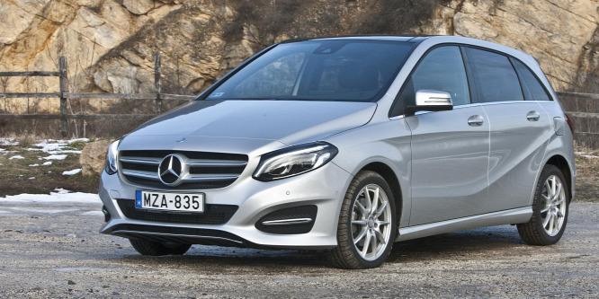A rendőrök is ilyennel járnak - Mercedes-Benz B 220 CDI 4Matic-teszt