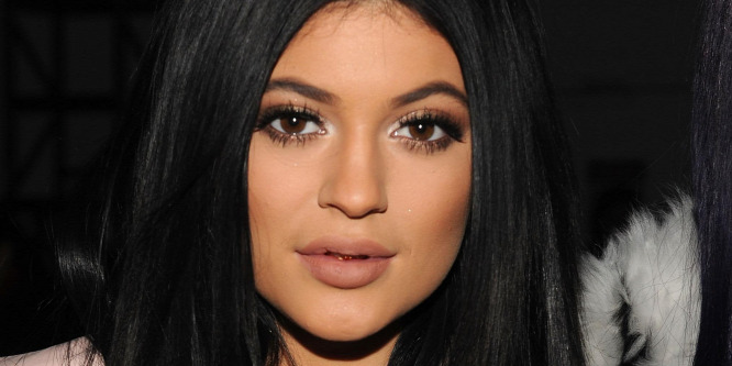 Kylie Jenner kiakadt a kacsaszájú fiatalokon