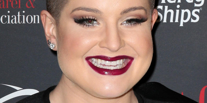 Kelly Osbourne mosolya ijesztőre sikerült