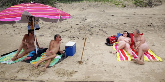 Ahol már tombol a nyár: Megnyílt Dél-Afrika első hivatalos nudista strandja