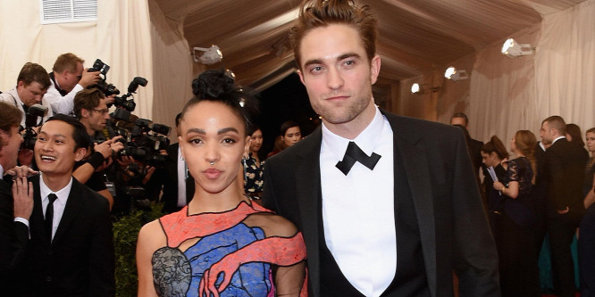 Szakított Robert Pattinson és FKA Twigs