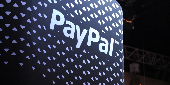 Telefonon zaklatná ügyfeleit a PayPal