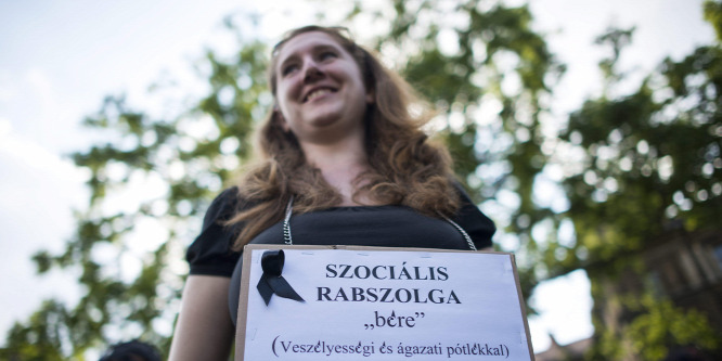 Bérrendezésért tüntettek a szociális ágazat dolgozói