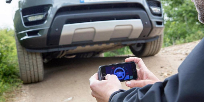 Telefonról vezethető az új Range Rover