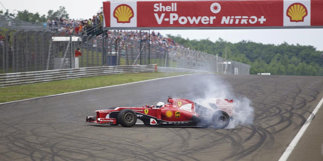 Vettel Alonso F1-es Ferrarijával pörgött a Hungaroringen