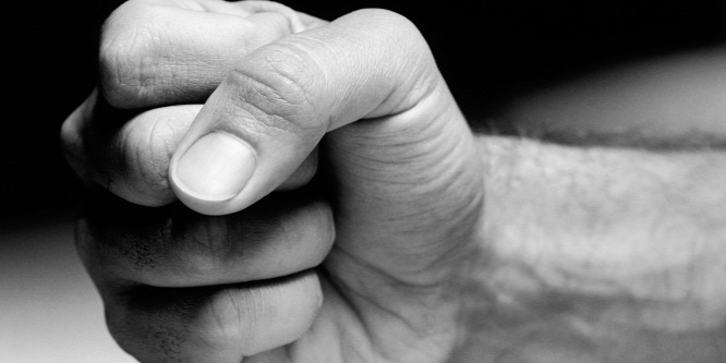 Felfüggesztett börtön a koponyatörést okozó biztonsági őrnek