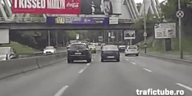 Lelökte az útról a Daciát a leckéztető terepjárós