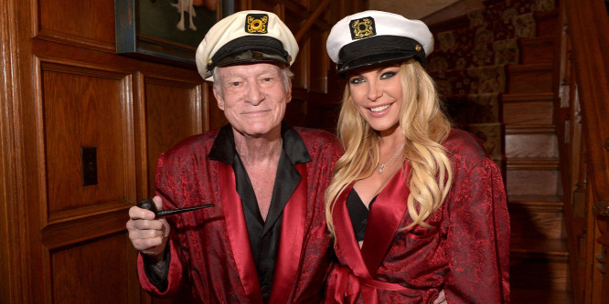 Micsoda popsi! Hugh Hefner 29 éves felesége meztelen fotót posztolt – Fotó!