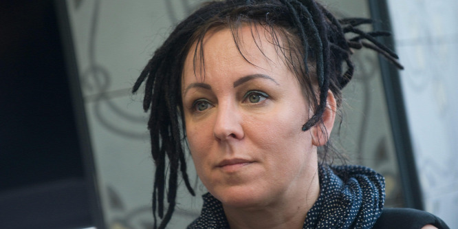 Megfenyegették a hazáját kritizáló lengyel írónőt