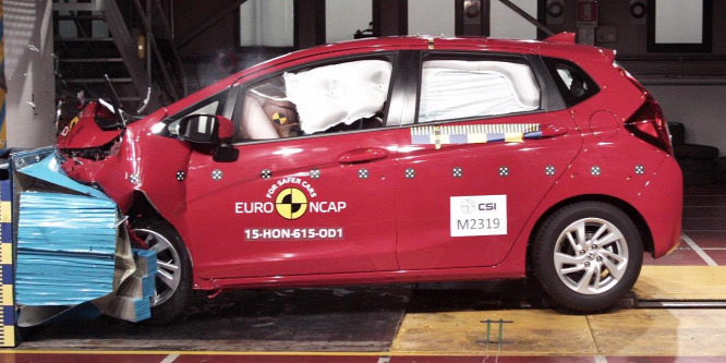 Még az Audi A4-nél is jobban véd a Honda Jazz