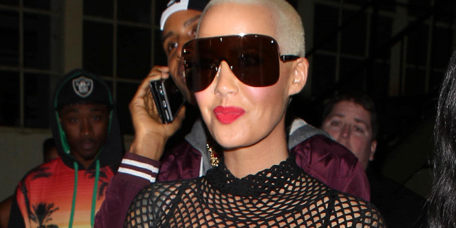 Amber Rose neccbe tuszkolta méretes formáit