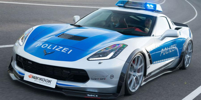 Brutális rendőrautót faragtak a Corvette-ből