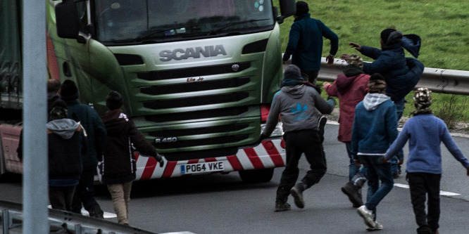 Tönkre akarták tenni, mert migránsinvázióról és muszlim terrorról beszélt