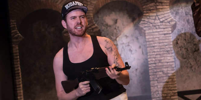 Fluor Tomi kihasználta a terasznyitást, így járt - Fotó