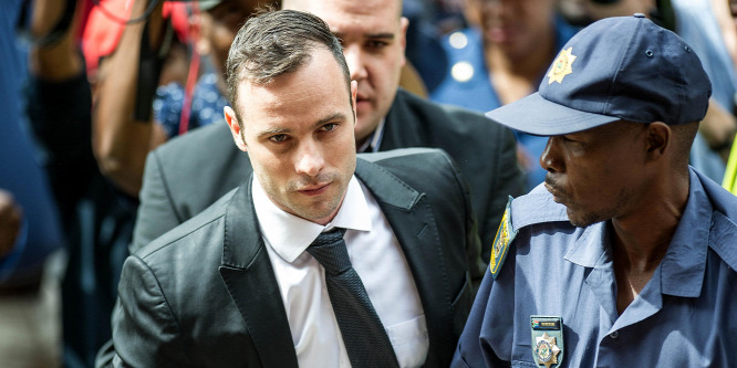 Hamarosan kiszabadulhat a barátnőjét meggyilkoló Oscar Pistorius, most levelet írt a lány szüleinek