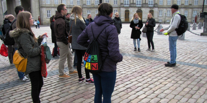 Akár ingyen is bennfentest csinálnak a turistából