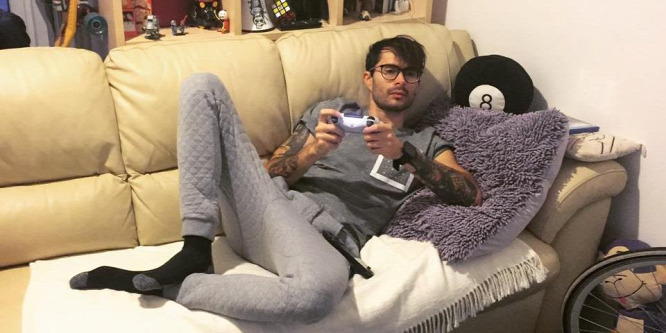 A sármos ByeAlex megmutatta lakását