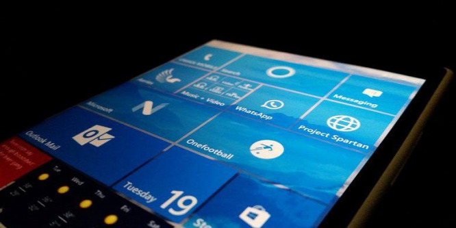 Windows 10-es szupermobilt villantott az Alcatel