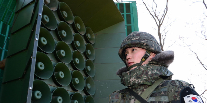 Észak-Korea a rádióban üzen a kémeinek
