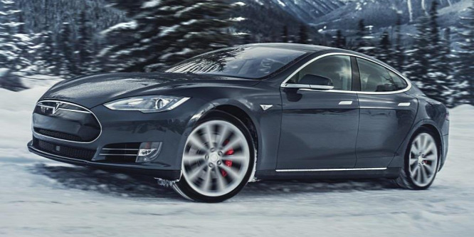 Távolról hekkelték meg a Tesla autóját
