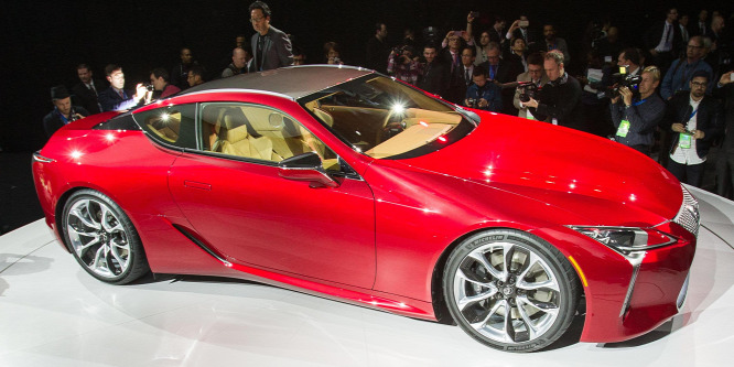 A Lexus ellopta a show-t Detroitban az amerikaiak elől