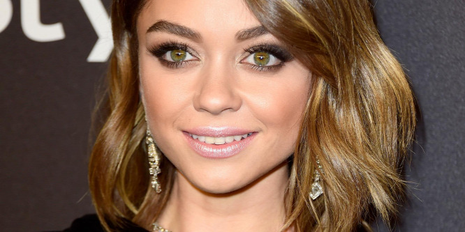 Sarah Hyland, a Modern család sztárja meztelenül edz a tükör előtt