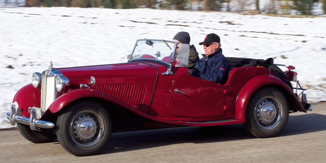 Egy roadster, aminek 63 éve is elavult volt a formája