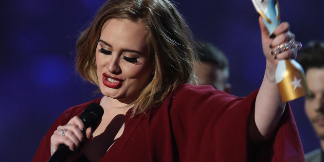 Adele tarolt a Brit Awards zenei díjátadón