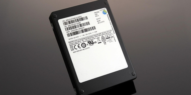 Tenyérnyi óriás a Samsung 15 terabájtos SSD-je