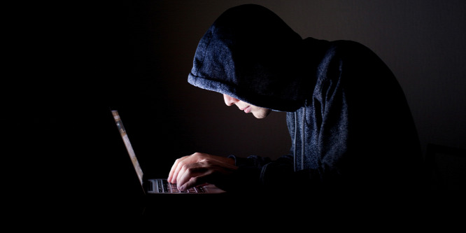 Kilenc évet kapott a meztelen fotókat lopott hacker