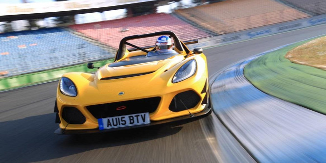 Lenyomta a Porschék királyát a pillekönnyű Lotus