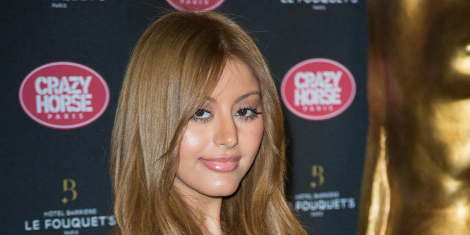 Nemi szervet villantott az egykori luxusprosti, Zahia Dehar - Fotó!