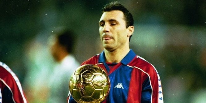 A Real Madrid sírkövével pózolt a Barcelona korábbi legendás csatára