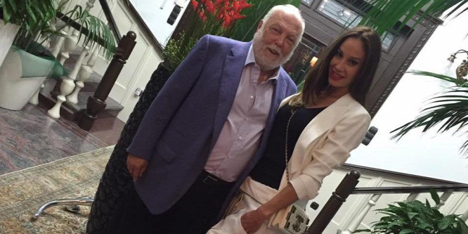 Vajna Timi befejezte, átadta a Miss Universe Organisation jogait