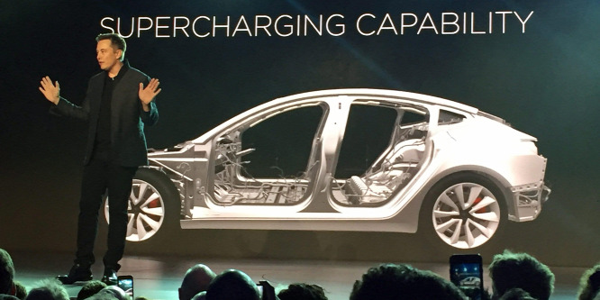 Musk az autótörténelem legnagyobb lufiját fújja