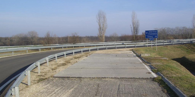 Halálos kamionbaleset történt az M5-ösön Újhartyánnál