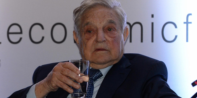 Olasz író: Soros György a migrációval akarja lecserélni Európa népességét